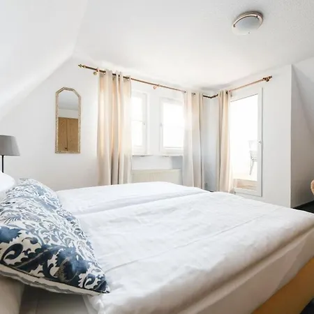 On The Sunny Slope Modern Retreat Niedersalwey