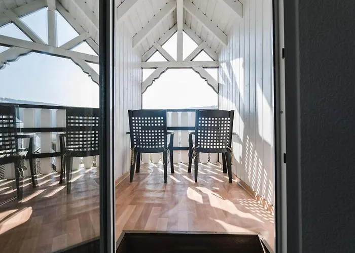 On The Sunny Slope Modern Retreat * Niedersalwey